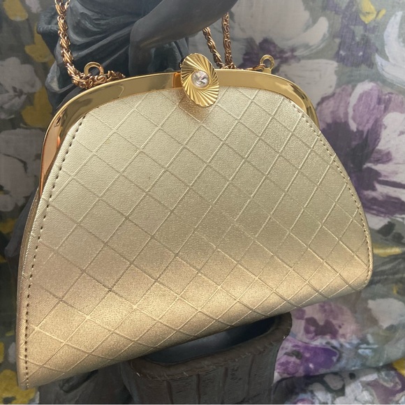 Vintage style women SM DESIGNS gold satin gold chain shoulder strap purse. Used. - Picture 9 of 10